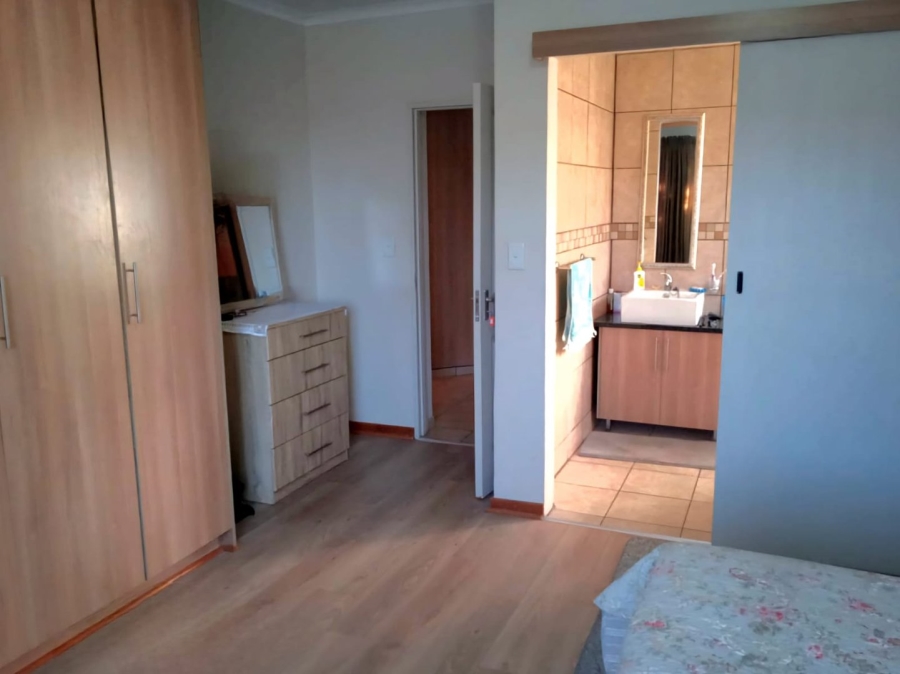 2 Bedroom Property for Sale in Vredenhof Sh Free State